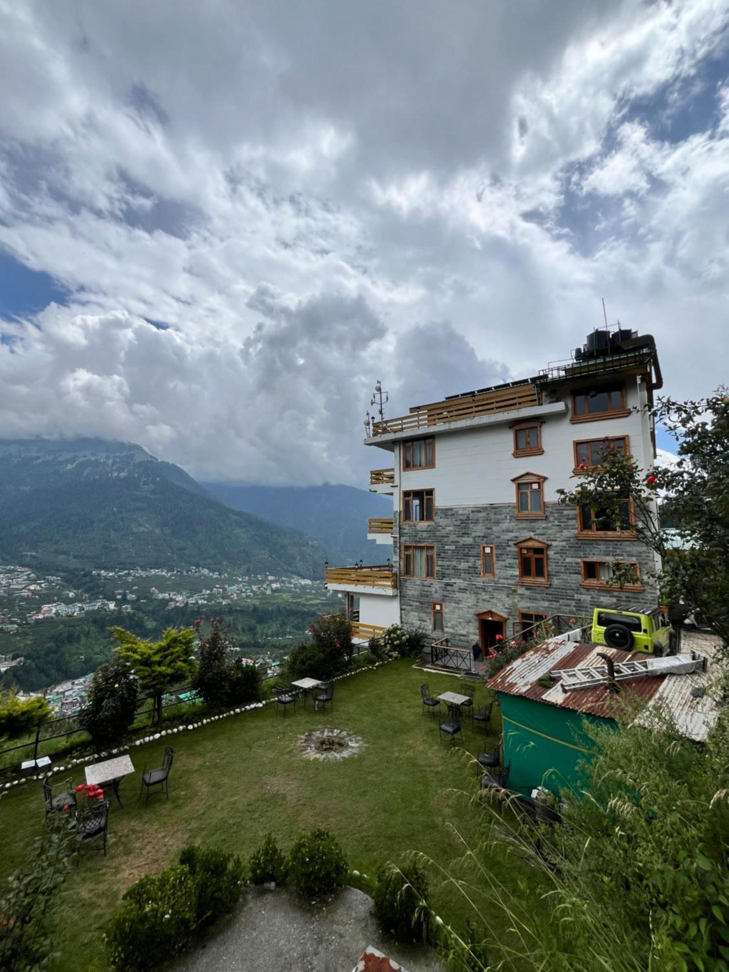 Hotel Vivaan The Sunrise Manali (Himachal Pradesh)